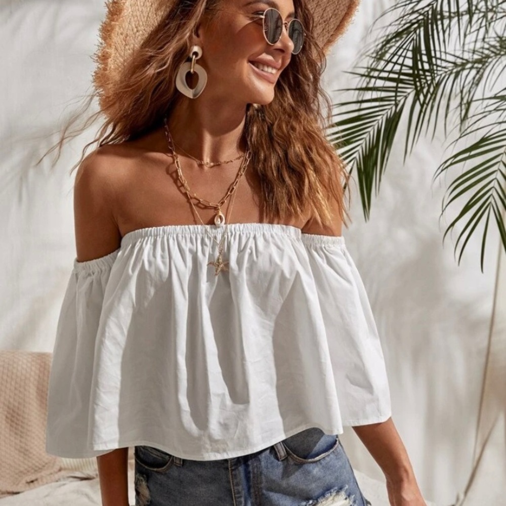Solid Off Shoulder Flowy Crop Top 🌿